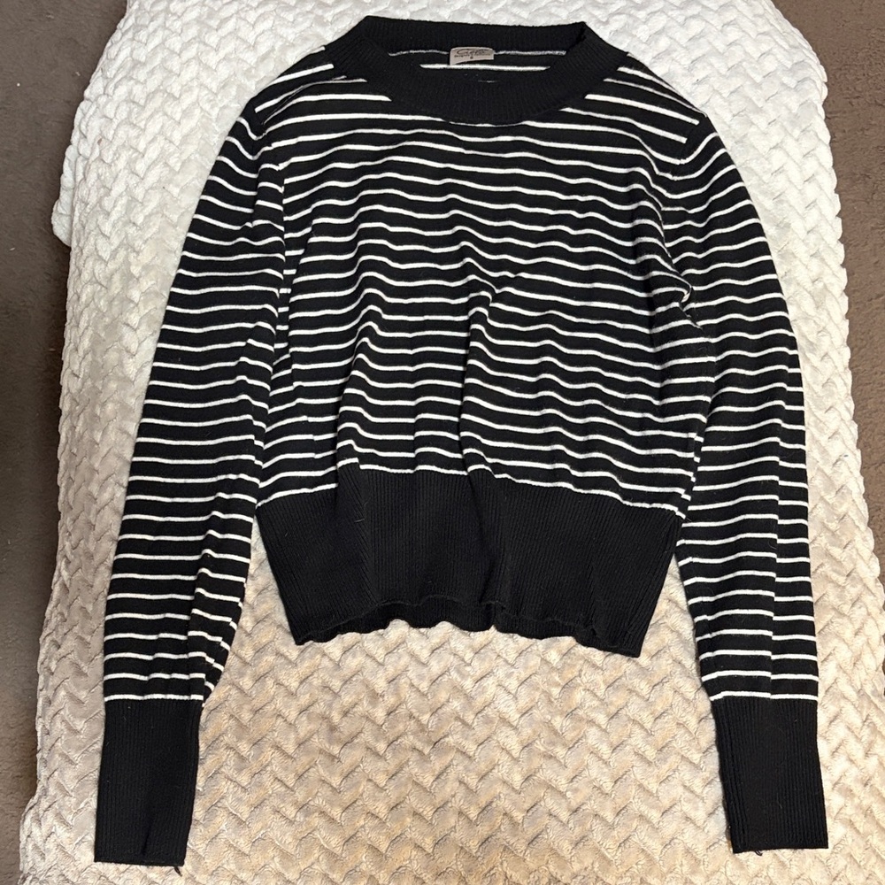 Cielo Black and White Knit Top